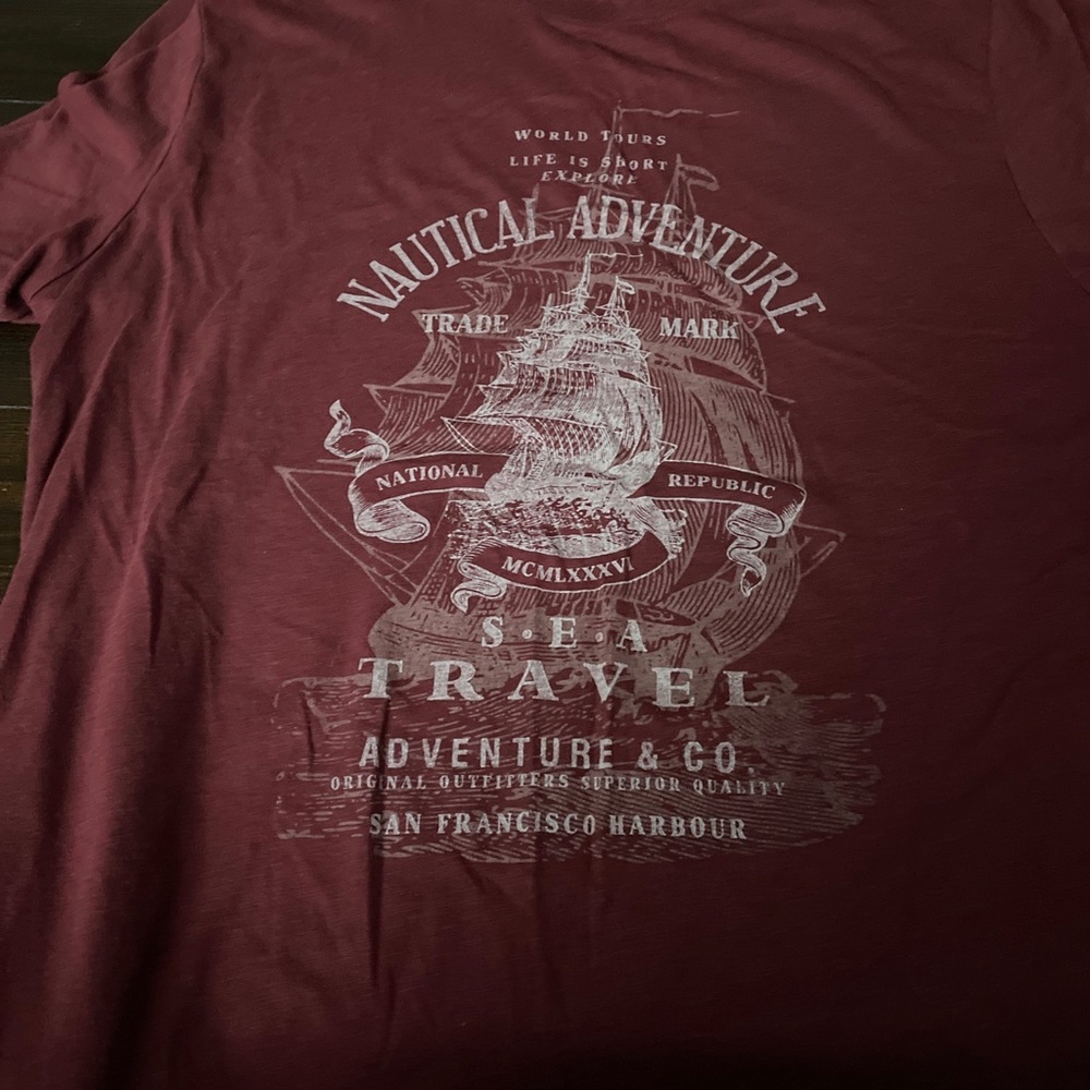 Men’s banana republic tee